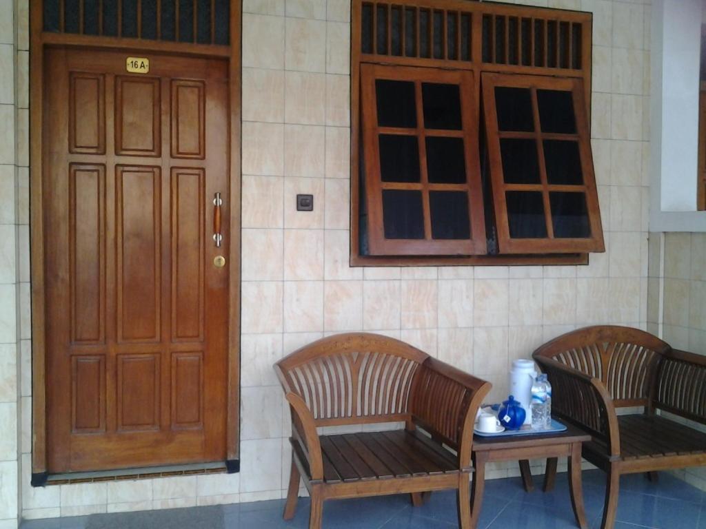 Hotel Wisma Djaja Syariah Bojonegoro Phòng bức ảnh