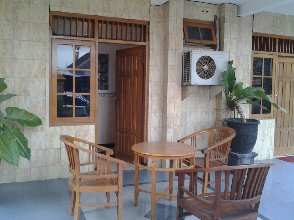 Hotel Wisma Djaja Syariah Bojonegoro Phòng bức ảnh