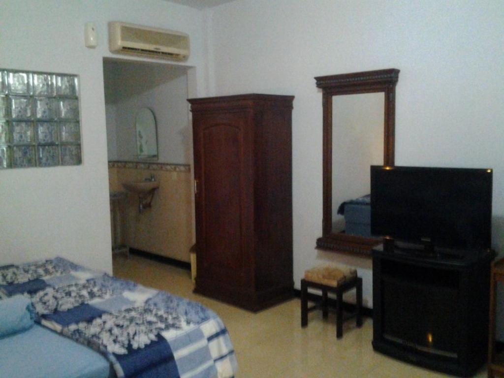 Hotel Wisma Djaja Syariah Bojonegoro Phòng bức ảnh