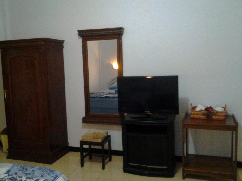 Hotel Wisma Djaja Syariah Bojonegoro Phòng bức ảnh