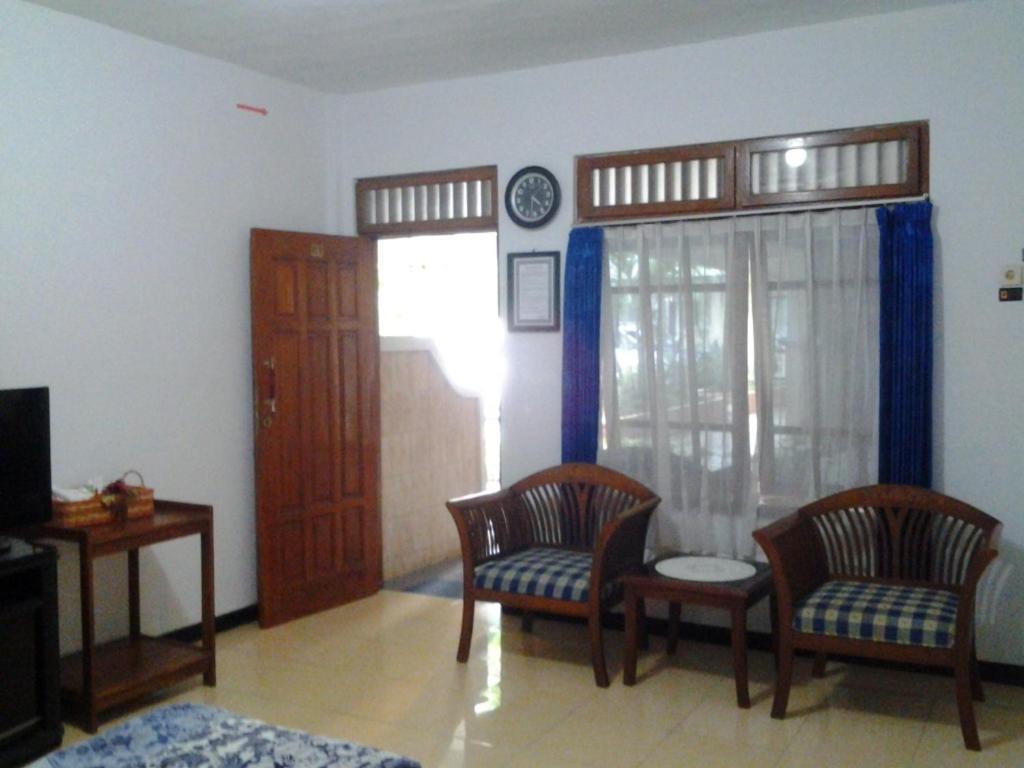 Hotel Wisma Djaja Syariah Bojonegoro Phòng bức ảnh