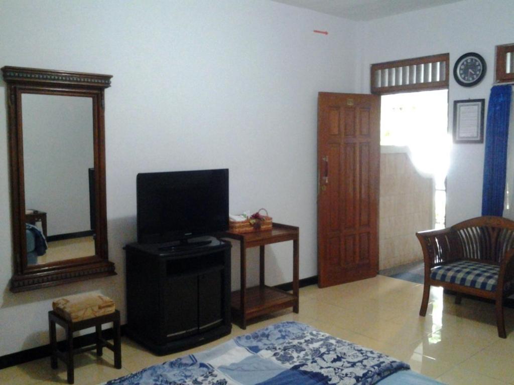 Hotel Wisma Djaja Syariah Bojonegoro Phòng bức ảnh